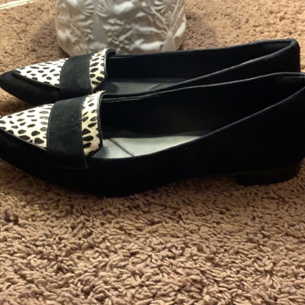 Clarks Laina suede animal print pointy toe loafers. EUC